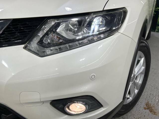 【LEDヘッドライト】悪天候や夜間走行時も良好な視界を確保し安心して運転できる高輝度LEDヘッドライトを装備！点灯速度が早く、消費電力も抑えられています。