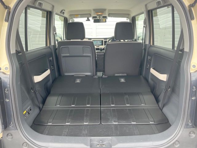 普段のお買い物や通勤、送迎等に十分な荷室スペースを確保しております。セカンドシートを倒すと、大きな荷物の積載も可能です♪
