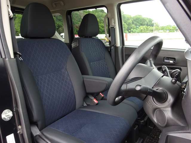 【運転席】最適なドライビングポジションで操作性を向上！長時間運転の疲れを軽減します。