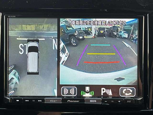 クルマの前後左右のカメラを用いて全方位をナビモニターで確認が出来き安全運転・駐車をサポートします。