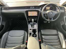 街乗りから週末のロングドライブまで、思いのまま楽しめる広々とした室内。