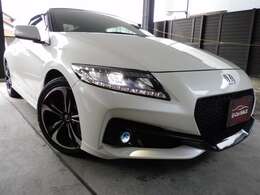 ボンネット等に写る黒い点は店舗内照明の反射が写真に写ってます～