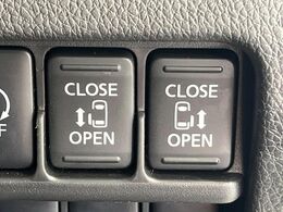 【両側パワースライドドア】スマートキーや運転席のスイッチで後席両側スライドドアの開閉が可能♪電動だから力を入れてドアを開ける必要が無く、小さなお子様でも簡単に開け閉めでき快適です♪
