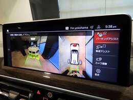 リアビューカメラ。ガイドラインとパークディスタンスコントロールで安全に車庫入れ可能。
