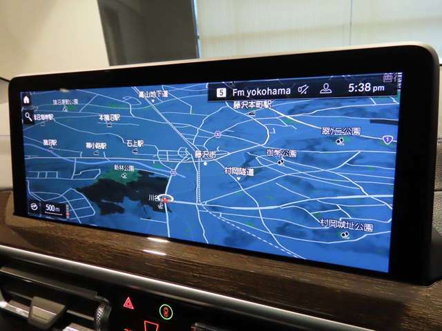 BMW iDriveナビゲーションシステム。ワイドで視認性に優れたスクリーン。