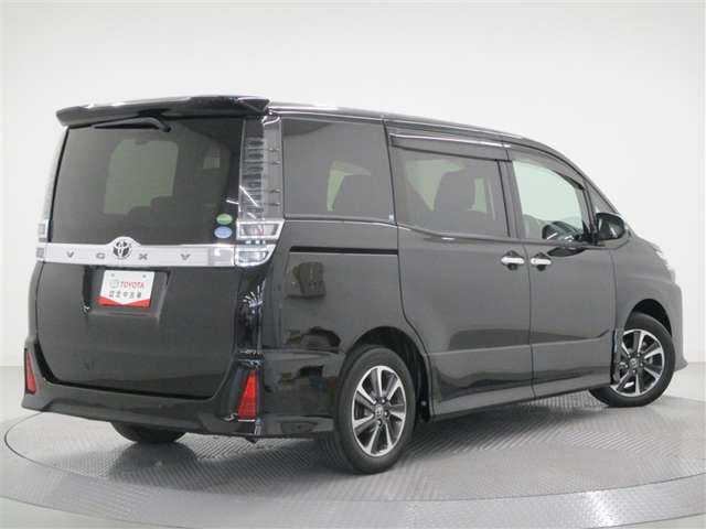 走りにこだわりながら収納力も持ち合わせたお車です。荷物を載せて軽快なドライブを楽しめますよ♪