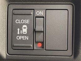 【パワースライドドア】スマートキーや運転席のスイッチでスライドドアの開閉が可能♪電動だから力を入れてドアを開ける必要が無く、小さいお子様でも、重い荷物を持っている時もラクに開け閉めできます♪