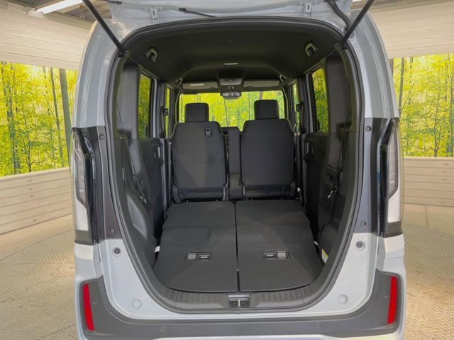 普段のお買い物や通勤、送迎等に十分な荷室スペースを確保しております。セカンドシートを倒すと、大きな荷物の積載も可能です♪