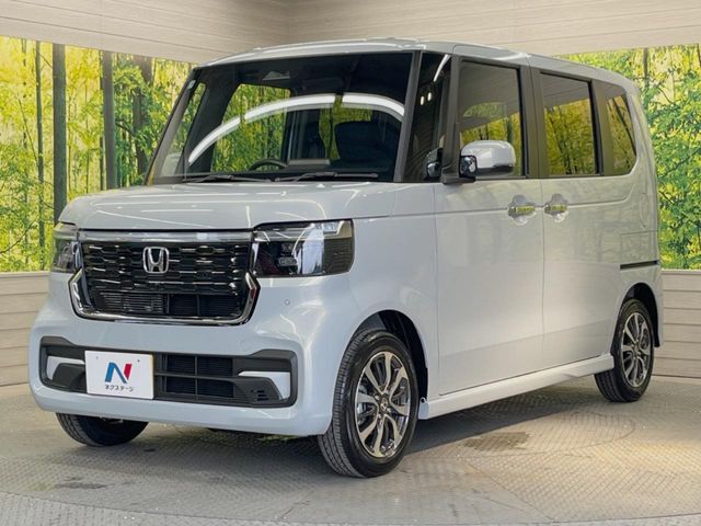 大好評のボディコーティング「弾スプラッシュコート」もご納車までに施工可能。通常のガラスコートと異なる、耐久年数6年の無機質ガラスコーティングが、ボディをキレイな状態に保ってくれます。
