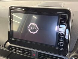 【純正ナビ】人気の純正ナビを装備。オーディオ機能も充実しており、Bluetooth接続すればお持ちのスマホやMP3プレイヤーの音楽を再生可能！毎日の運転がさらに楽しくなります！！