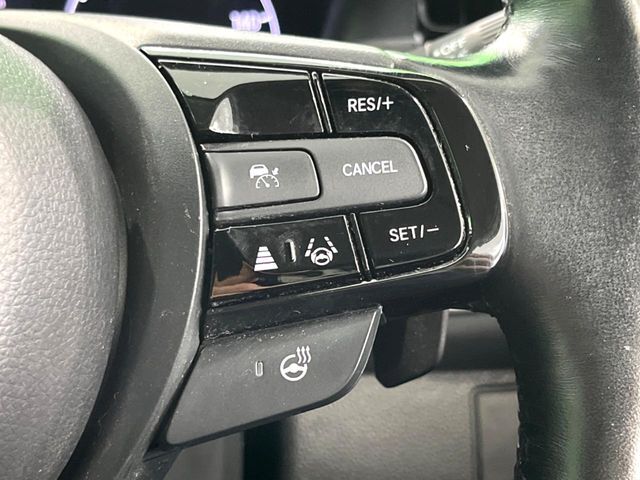 【アダプティブクルーズコントロール】高速道路での長距離走行が楽に！！自動で速度を保つクルーズコントロールが、衝突軽減システムと連携し、前方の車両を感知して車間を保つように速度調節してくれます！！