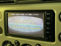 【バックカメラ】駐車時に後方がリアルタイム映像で確認できます。大型商業施設や立体駐車場での駐車時や、夜間のバック時に大活躍！運転スキルに関わらず、今や必須となった装備のひとつです！