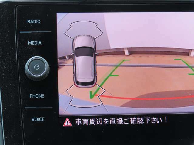 センサーにより障害物などを検知してディスプレイで知らせます。障害物との距離や位置を表示して、駐車時の安全な操作をサポートします☆