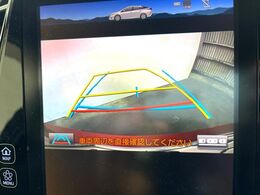 【バックカメラ】駐車時に後方がリアルタイム映像で確認できます。大型商業施設や立体駐車場での駐車時や、夜間のバック時に大活躍！運転スキルに関わらず、今や必須となった装備のひとつです！