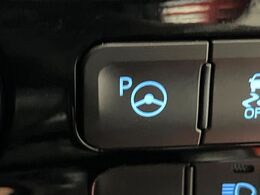 【駐車支援システム】駐車スペースを検知し、スムーズな駐車をアシスト。狭いスペースへの駐車など、駐車に自信の無い方におすすめの機能です♪