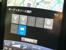 【メーカー純正ナビ】インテリアに溶け込むスタイリッシュな「専用設計」メーカーナビを装備♪視認性や操作性など基本性能にも優れ、より上質なカーライフをお楽しみいただけます。