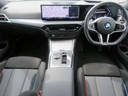 ◆インスツルメントパネルやインテリアトリムなどは、調和しなが洗練された室内を作り上げ、スイッチ類によって、優れた操作性をも実現。ドライバーの視線や動線を考え、人間工学に基づきデザインされています◆