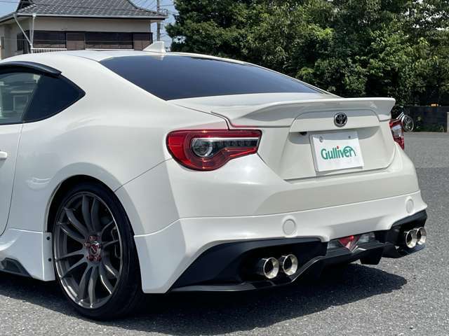 【GTパーツ】マフラー・車高調・AW・エアロなどなど・・・　GTスポーツカーならではの各種パーツ取付もスタッフにご相談ください。