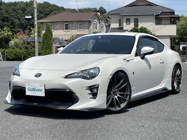 【拠点工場の設備】拠点のガリバー関東商品化センターは、車検・整備はもちろん板金・クリーニング設備までを網羅。大型設備でスポーツカー選びをサポート致します。