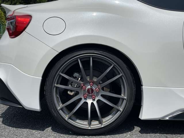 【納車整備メニュー】法定点検項目に追加し装備品等のクオリティチェックを実施。また、安心してお乗り頂くために社外品等各仕様の保安基準適合検査を行い必要な対策は実施してご納車しています。