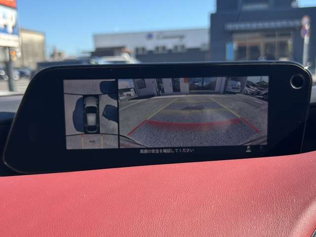 クリアランスソナー、360度カメラとバックカメラも装備されていますので、駐車が苦手な方にも安心してお乗り頂けます。