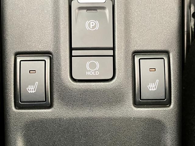 エアコンの暖房より温まるのが早く、冬場のお出かけも快適な　運転席・助手席シートヒーター付☆