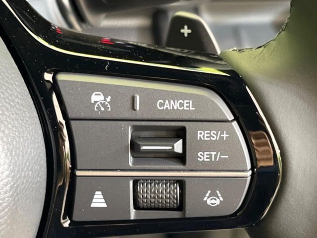 【アダプティブクルーズコントロール】高速道路での長距離走行が楽に！！自動で速度を保つクルーズコントロールが、衝突軽減システムと連携し、前方の車両を感知して車間を保つように速度調節してくれます！！