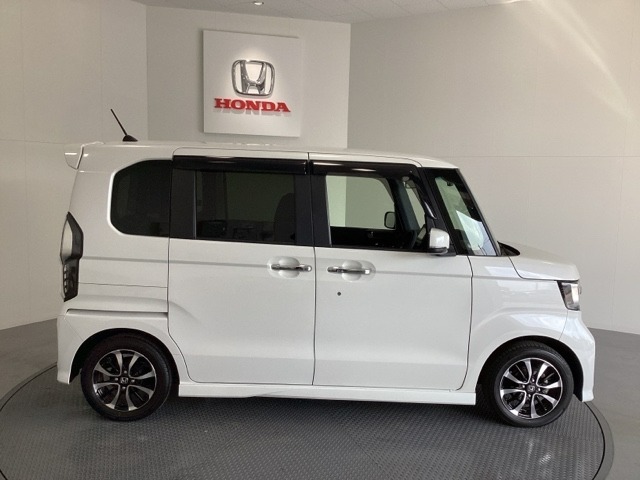購入後も自社指定整備工場完備でお客様の愛車をしっかりサポート致します！御納車時には安全かつ安心してお乗り頂けるようホンダ専門知識を持つ整備スタッフが点検・整備・装備も説明をしてお渡ししております。