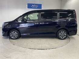 スライドドアだから扉を開けた時に隣りのクルマにぶつける心配がありません。狭い場所でも安心です