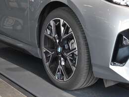 保証に関しましては全国どこのディーラーでもご使用いただける認定中古車保証が付きます。アフターメンテナンスもお近くのディーラーにて行うことができますので安心してお乗りいただけます。