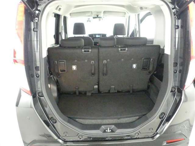 トランク内も広く、荷物もタップリ積んで頂けます☆