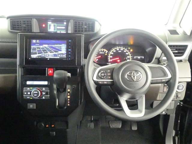 見通しのよいすっきりとした視界で、誰でも運転しやすいです。運転のしやすさは疲れにくさにも繋がりますよ♪