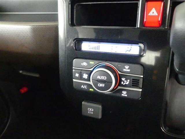 エアコンはオートエアコンで車内の温度も快適ですね☆