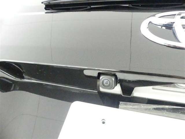バックカメラが付いているので後方確認が非常にしやすいです。今や運転初心者も熟練者も必須装備！ついていて損はないですね♪