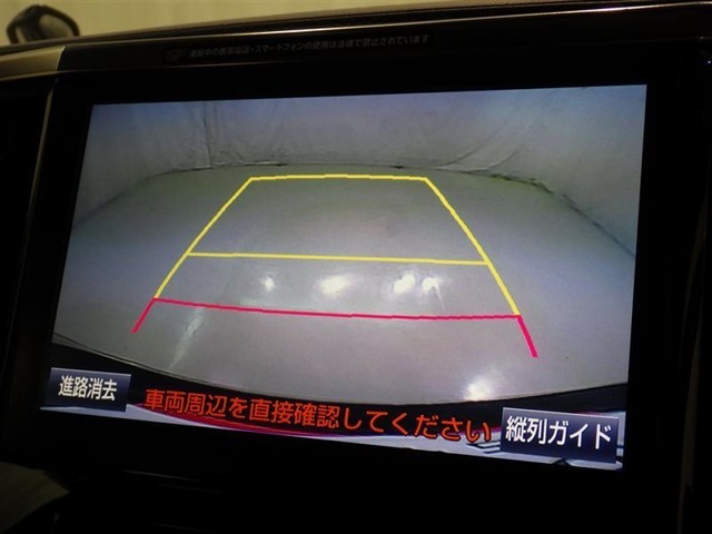 バックモニターも装備しております。バックギアに入れるとナビ画面に車の後方が映し出されます。これで後方確認も安心！