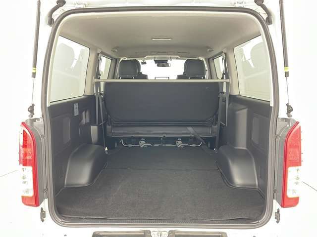 【シートアレンジ】乗せる人数、荷物によってシートをアレンジすれば、ダンボールなどの大きい荷物や、釣り具などの長尺物も載せられそうですね！