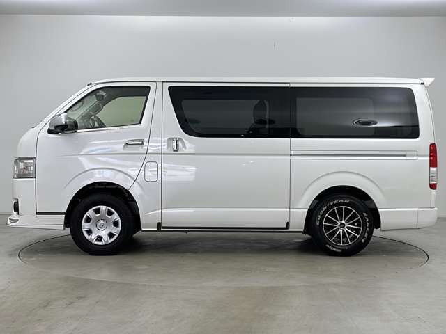 【左】当社基準による調査の結果、修復歴車と判断された車両は一部店舗を除き、販売を行なっておりません。万一、納車時に修復歴があった場合にはご契約の解除等に応じます。