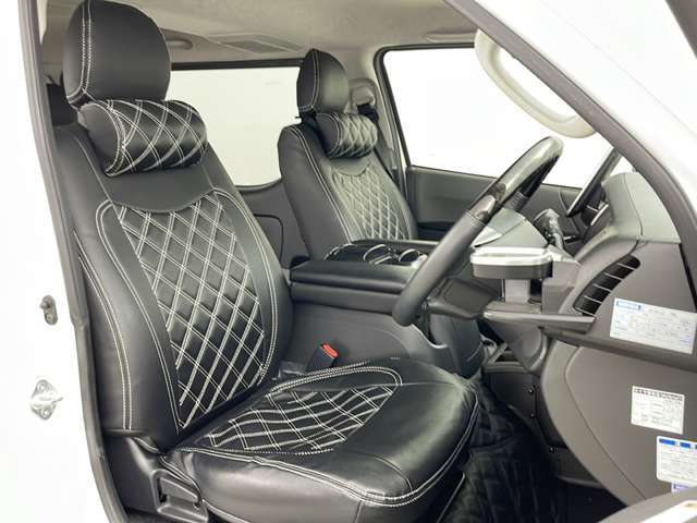 【運転席】座り心地が良いシートなので長時間の運転でも快適にお過ごしいただけます。新品のフロアマットのご注文も可能です。掲載箇所以外にご希望の写真がございましたらお気軽にお問い合わせ下さい。