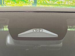 【トヨタセーフティセンス】走行中に前方の車両等を認識し、衝突しそうな時は警報とブレーキで衝突回避と被害軽減をアシスト。より安全にドライブをお楽しみいただけます。