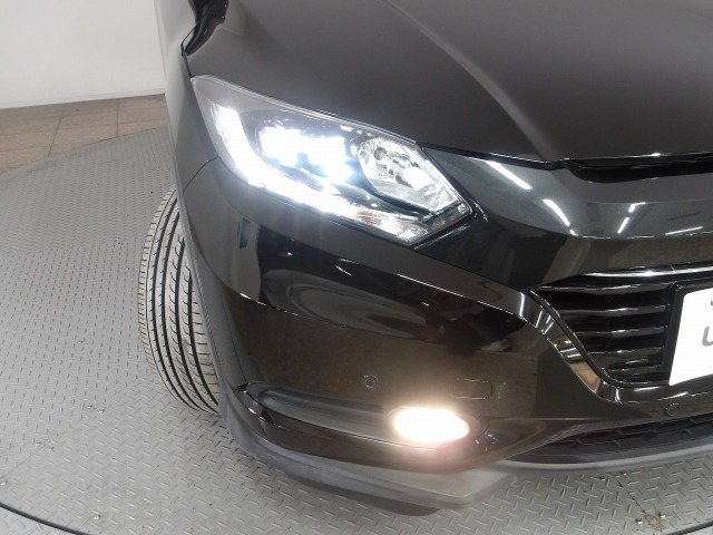 【LEDヘッドライト】ディスチャージヘッドライト（HID）と同等の明るさで、夜道や雨天走行が明るく視界良好！！　フォグライトも装備で、安心感さらにUPです♪安心ドライブを楽しんで下さい♪