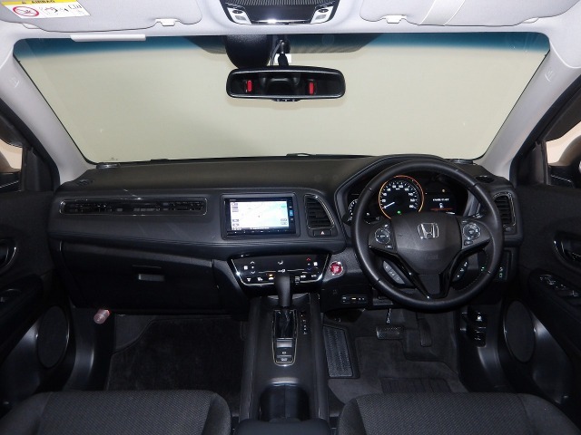 【前方視界】開放的な前方視界！運転がしやすく疲れにくいです♪窓が大きく、見通しがとっても良いおクルマですよ♪
