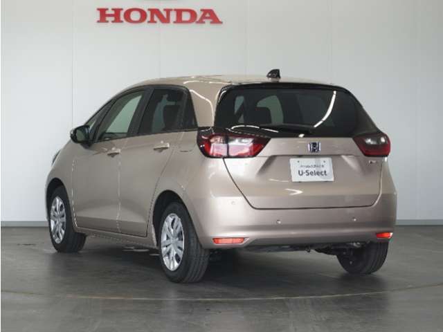 認定中古車では、厳しいHonda認定基準をクリアした厳選されたHonda認定中古車のみ、取り扱っております。「ご購入前の安心」「納車後の信頼」を車両と一緒に提供しております。