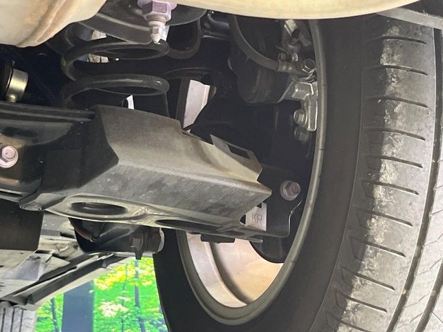 お車を安心してお乗りいただく為には、足回りの定期点検が欠かせません。サービスサポート（有償保証）では無料点検もご提供しており、安心のカーライフをお過ごしいただけるサポート体制が整っています。