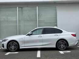 BMW Premium Selection 2年間走行距離無制限保証、安心もBMWクオリティ。BMWメカニックによる360度チェックの納車前点検。交換基準に達した部品があれば、BMW純正部品だけを使用し整備した後にお引渡しします。