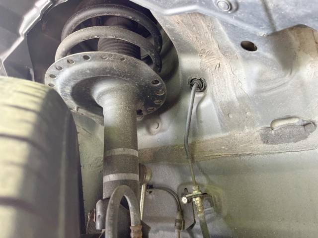 お車を安心してお乗りいただく為には、足回りの定期点検が欠かせません。サービスサポート（有償保証）では無料点検もご提供しており、安心のカーライフをお過ごしいただけるサポート体制が整っています。