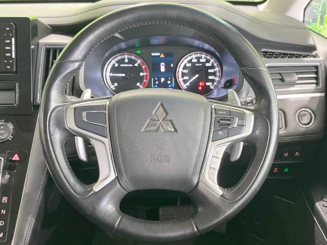 【純正革巻きステアリング】上質な革を使用することで、手にしっかり馴染みとても運転しやすいハンドルです♪