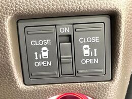 【両側パワースライドドア】スマートキーや運転席のスイッチで後席両側スライドドアの開閉が可能♪電動だから力を入れてドアを開ける必要が無く、小さなお子様でも簡単に開け閉めでき快適です♪