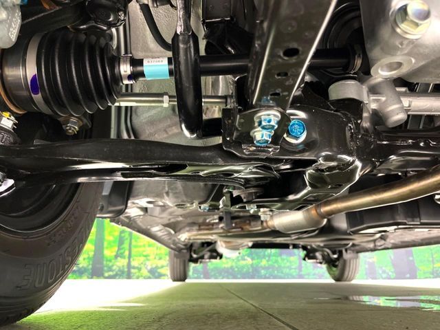 お車を安心してお乗りいただく為には、足回りの定期点検が欠かせません。サービスサポート（有償保証）では無料点検もご提供しており、安心のカーライフをお過ごしいただけるサポート体制が整っています。