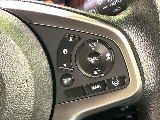 【アダプティブクルーズコントロール】高速道路での長距離走行が楽に！！自動で速度を保つクルーズコントロールが、衝突軽減システムと連携し、前方の車両を感知して車間を保つように速度調節してくれます！！