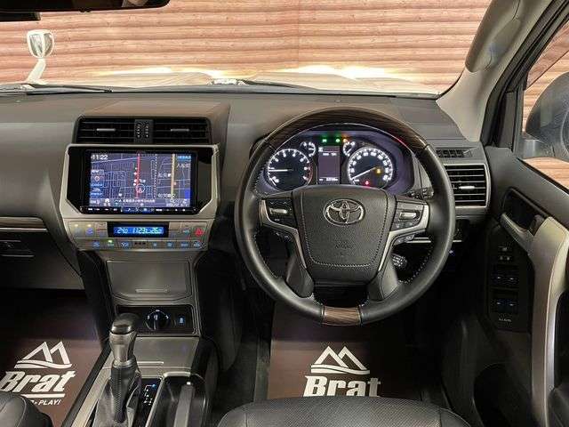 ★当社は、新車、中古車注文販売、整備、車検、修理板金、塗装、買い取り、ボディーコーティング加工、各種ドレスアップパーツに至るまで、幅広く行っています★
